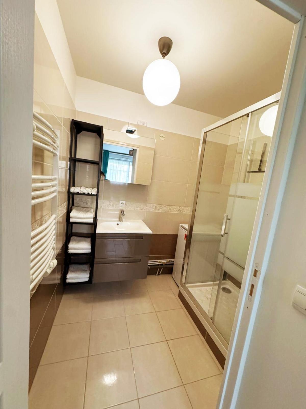 Appartement Magnolia 40M2, Parking Et Wifi Gratuit Montevrain Luaran gambar